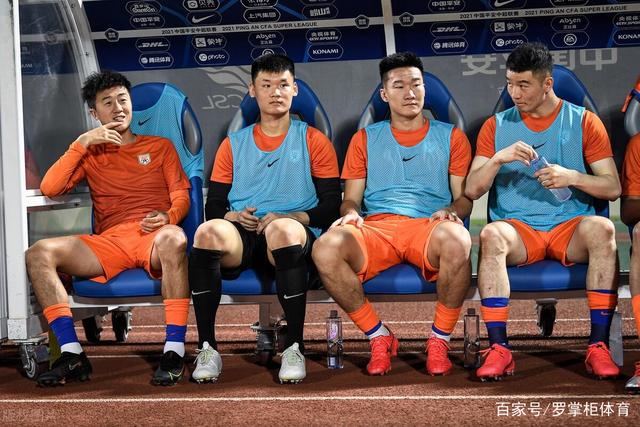 伦德博格前五场表现杰出，成为自1983年以来第五位20分9板新秀